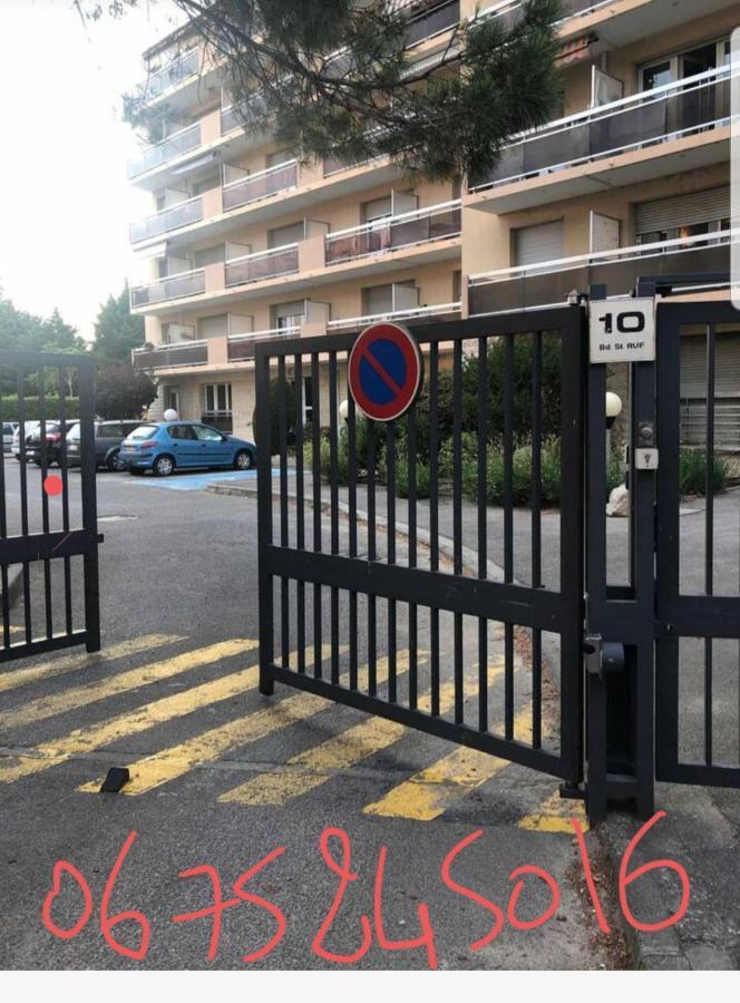 A 2 Pas Du Palais Free Parking Daire Avinyon Dış mekan fotoğraf